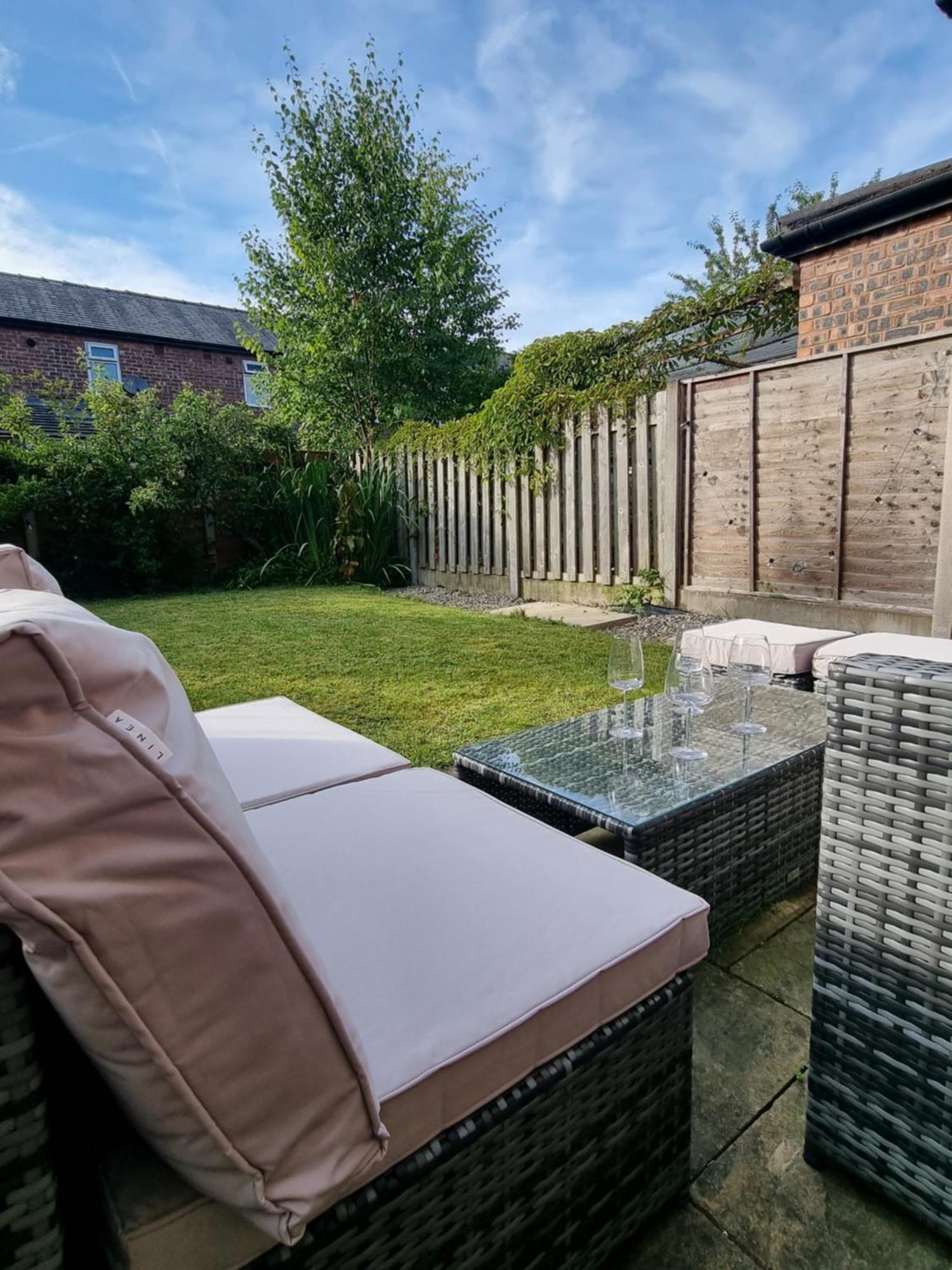 The Heart - Cosy 3 Bedroom House With Double Driveway And Garden In Manchester Exterior photo