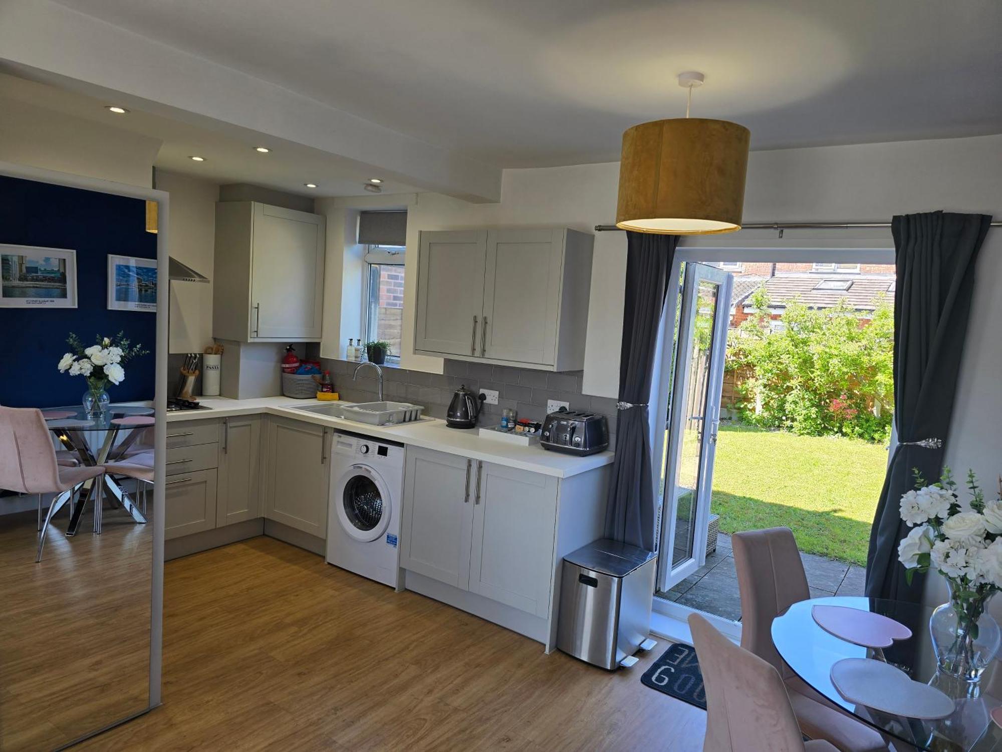 The Heart - Cosy 3 Bedroom House With Double Driveway And Garden In Manchester Exterior photo
